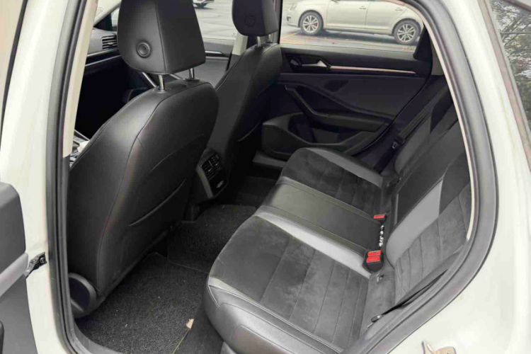 Used Volkswagen Sagitar 2021 280TSI DSG Luxury Smart Connectivity Edition Interior 4