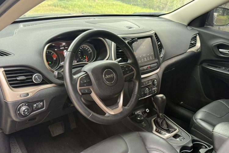 Used Jeep Cherokee 2016 2.4L Professional Smart Version