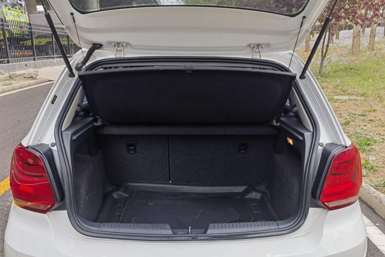 Used Volkswagen Polo 2016 1.6L Automatic Comfort Model Trunk