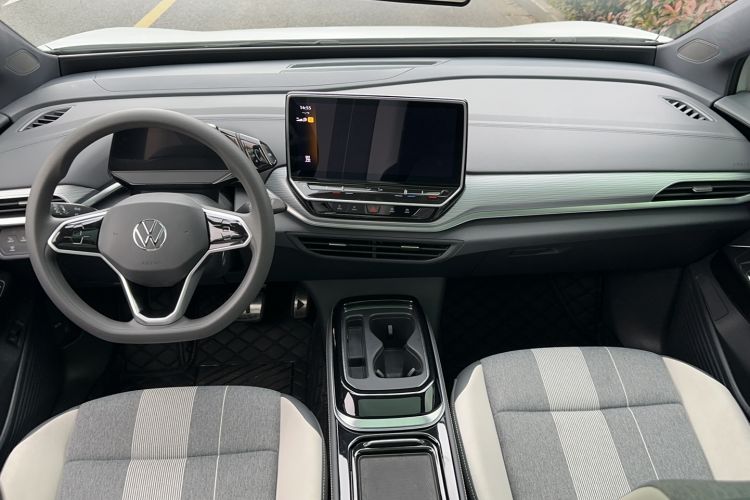 Used Volkswagen ID.4 CROZZ 2022 Long-Range PURE+ Edition Center Console