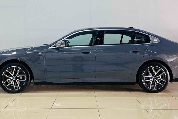 Used BMW i5 2024 eDrive 35L Luxury Model with M Sport Package
