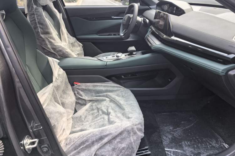 Used Changan UNI-V iDD 2024 Blue Whale Smart Electric iDD 136km Smart & Fun Model