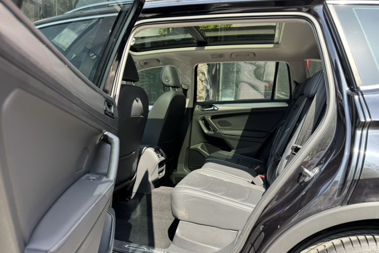 Used Volkswagen Tiguan L 2017 330TSI Automatic Two-Wheel Drive Flagship Edition Interior 3