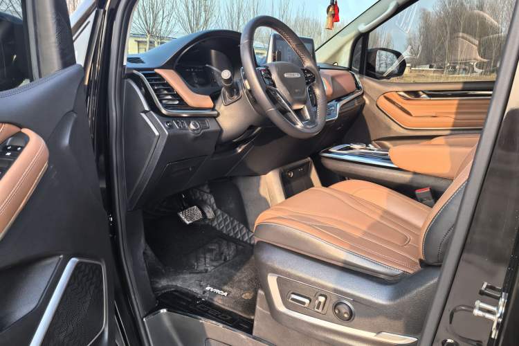 Used SAIC MAXUS G20 2021 PLUS 2.0T Gasoline Automatic Luxury Edition
