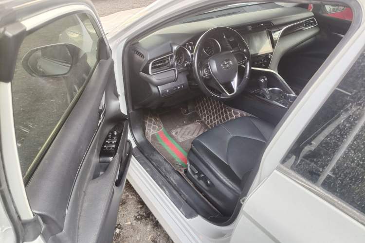 Used Toyota Camry 2018 2.0E Leading Edition