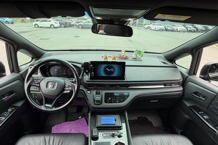 Used Honda Elysion 2024 2.0L eHEV Luxury Edition Interior 3