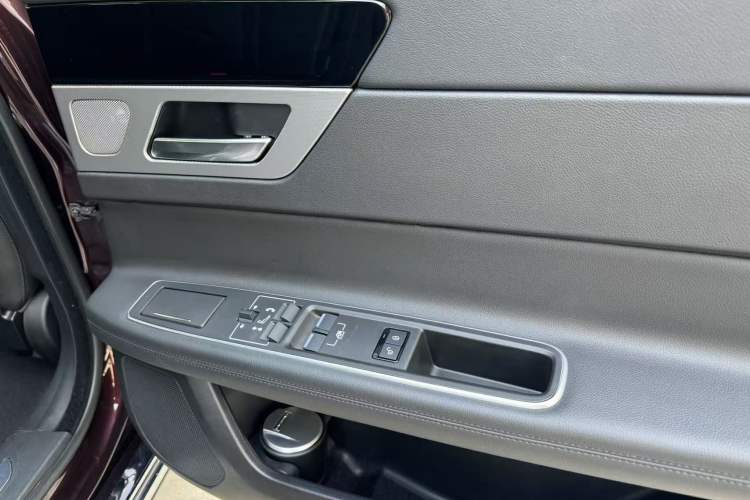 Used Jaguar XFL 2017 XFL 2.0T 200PS Windflower Edition
