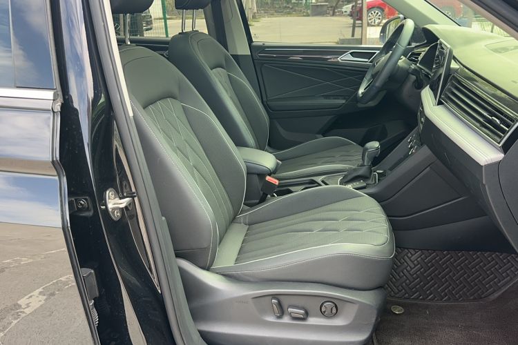 Used Volkswagen Tiguan L 2023 280TSI Automatic Two-Wheel Drive Trendy Innovation Limited Edition Right Front Seat