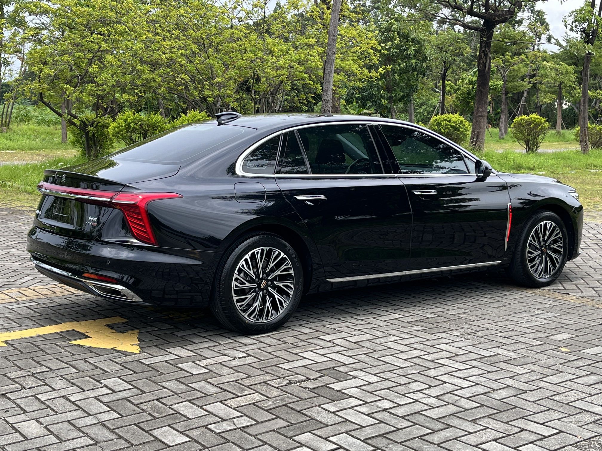 Hongqi H5 2025 2.0T Automatic Flag Edition – 500 000 Units Commemorative Version — снимка 16