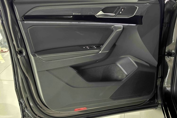 Used Volkswagen Tayron 2020 380TSI All-Wheel Drive R-Line Connected Version Interior 11