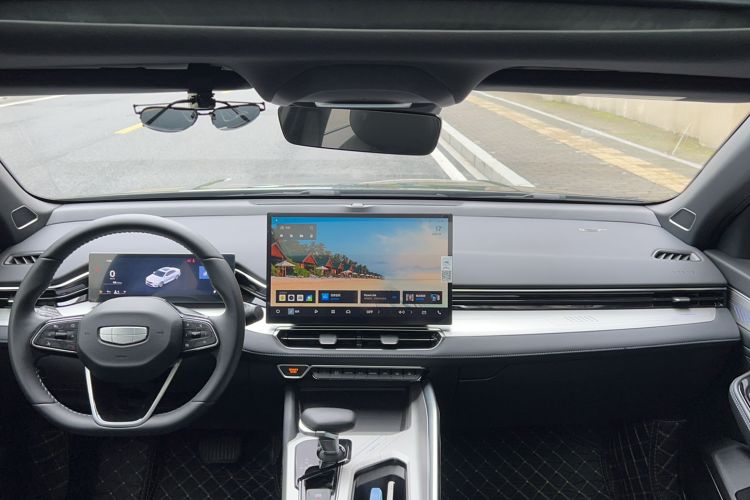 Used Geely Auto Preface 2025 Dongfang Yao 1.5TD Kunlun Edition Center Console