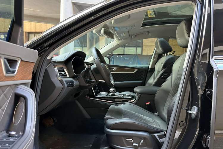 Used Hongqi HS7 2022 2.0T DCT Two-Wheel Drive Smart Connect Flagship Edition Five Seats Interior 6