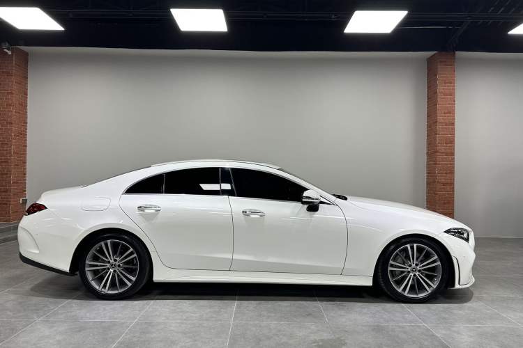 Used Mercedes-Benz CLS 2018 CLS 300 Luxury Model Exterior 4