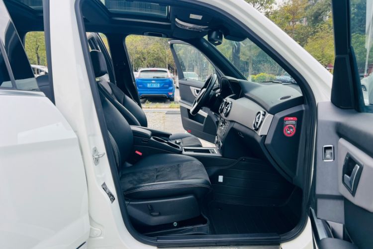 Used Mercedes-Benz GLK-Class 2015 GLK 300 4MATIC Fashion Edition Ultimate Version Right Front Seat