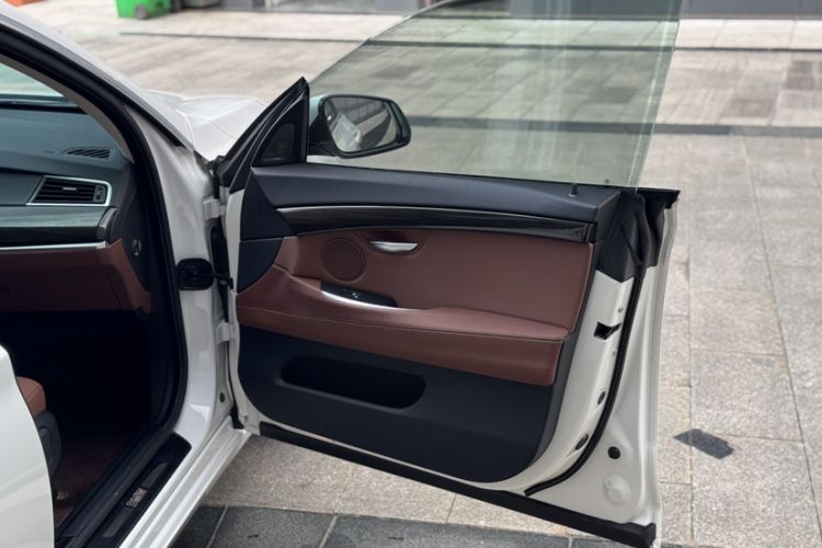 Used BMW 5 Series GT 2017 528i Leading Model
