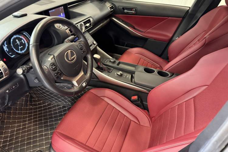Used Lexus IS 2015 200t F SPORT

