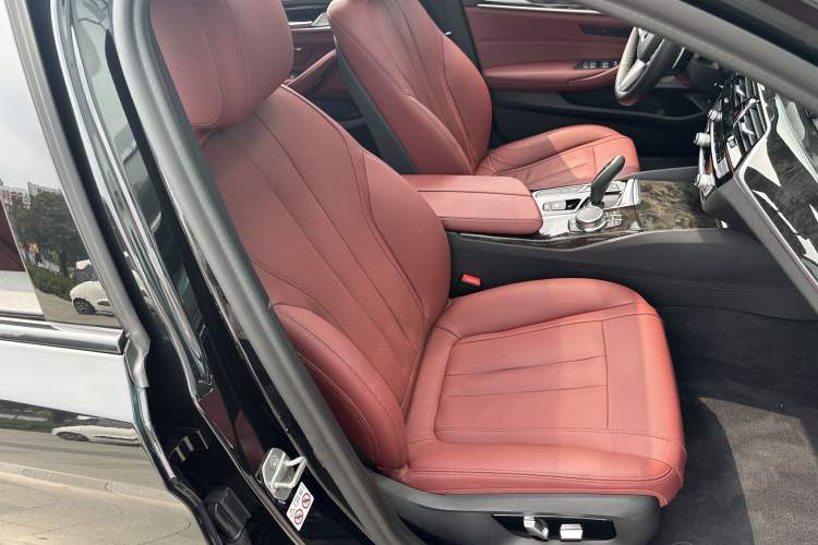 Used BMW 5 Series 2019 Restyled 530Li Luxury Edition M Sport Package Interior 10