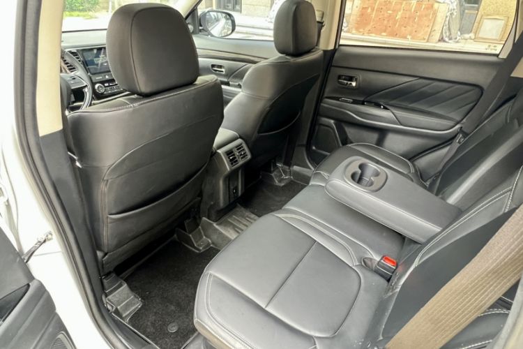 Used Mitsubishi Outlander 2020 2.0L Two-Wheel Drive Enjoyment Version 5 Seats Interior 7