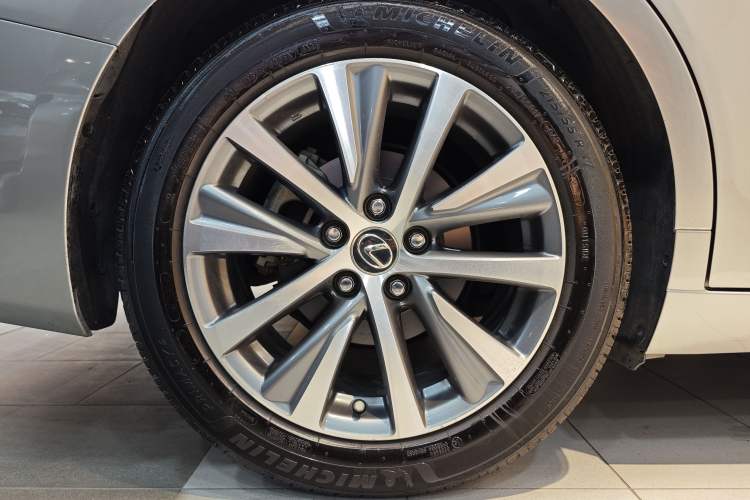 Used Lexus ES 2020 200 Excellence Edition
