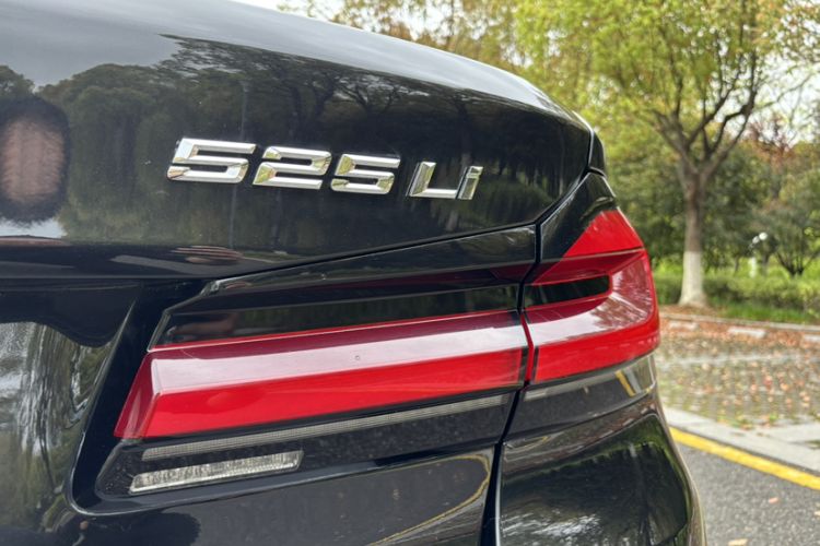 Used BMW 5 Series 2022 Second Facelift 525Li Luxury Package Exterior 6