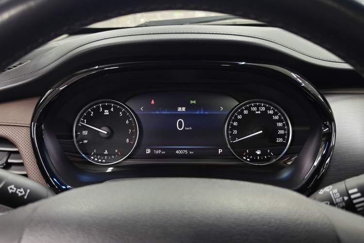 Used Buick GL8 2022 Land Business Class 652T Luxury Model Odometer Close Up