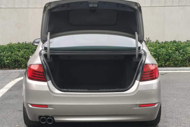 Used BMW 5 Series 2014 520i Elegant Edition Trunk
