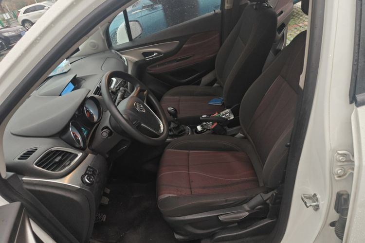 Used Buick Encore 2014 1.4T Manual Two-Wheel Drive Urban Advanced Model Interior 4