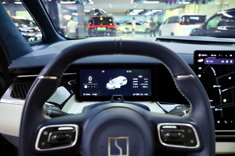 Used Zeekr 009 2024 Six-Seat Executive Version 4WD 108 kWh
