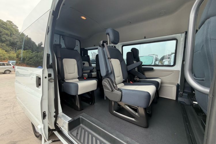 Used JMC Fushun 2023 2.0T Automatic Mid-Roof Business Class 9 (Non-Commercial)