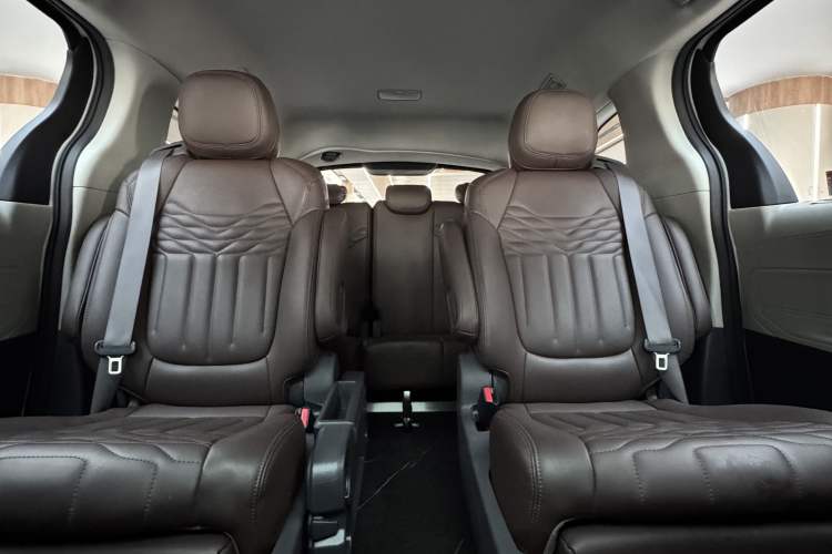 Used Toyota SIENNA 2023 2.5L Hybrid Comfort Edition Interior 9