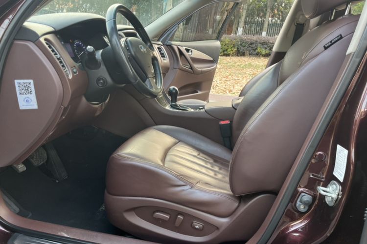 Used Infiniti QX50 2013 2.5L Two-Wheel-Drive Elegant Edition