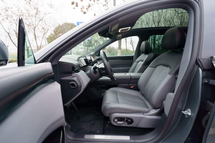 Used Zeekr 7X 2025 100 kWh Long-Range Rear-Wheel Drive with Intelligent Driving Features