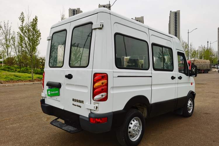 Used Iveco Power Daily 2017 2.5T Classic A32 Mid-Roof 6-7 Seater Bus 47Z5