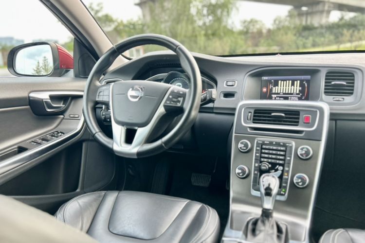 Used Volvo V60 2014 Restyled T5 Zhiya Edition
