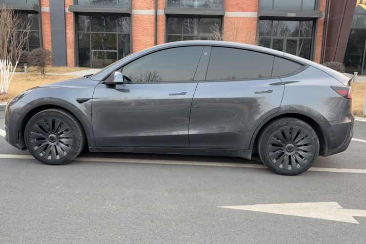 Used Tesla Model Y 2021 Long-Range All-Wheel-Drive Version