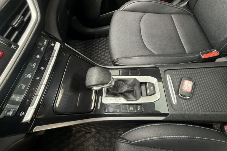 Used Kia K3 2020 1.5L CVT New Sharp Edition with Sunroof Gear Lever