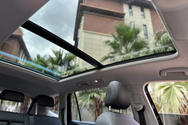 Used Volkswagen Tiguan L 2023 330TSI Automatic Two-Wheel Drive R-Line Enjoyment Edition