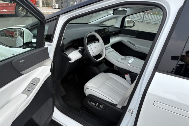 Used XPeng X9 2024 702 Ultra-Long Range Max
