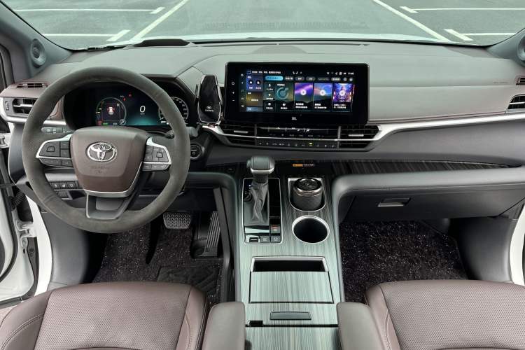 Used Toyota Granvia 2024 2.5L Hybrid Flagship ULTRA Edition
