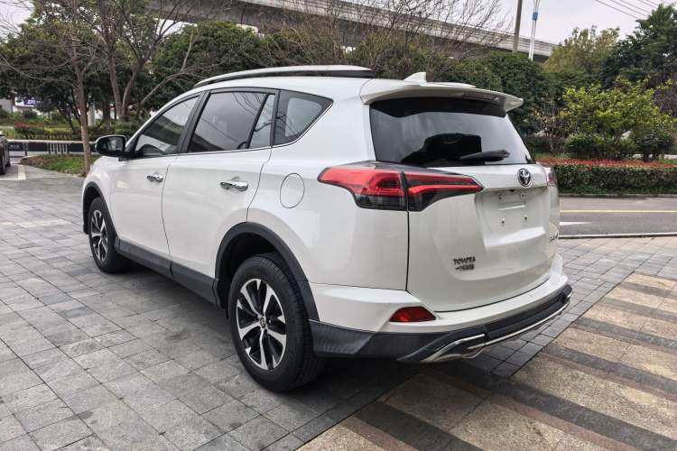 Used Toyota RAV4 2018 2.0L CVT Two-Wheel Drive Fashion X Edition