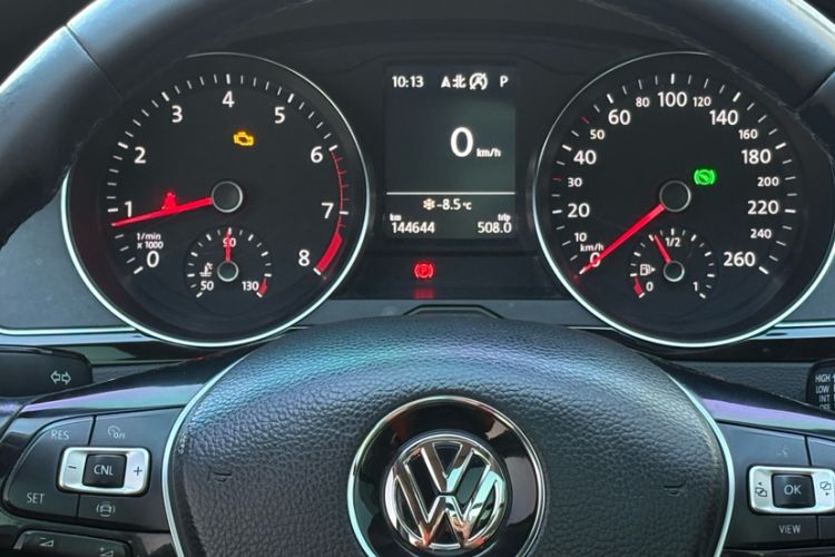 Used Volkswagen Magotan 2019 330TSI DSG Luxury Version China VI Standard Odometer Close Up