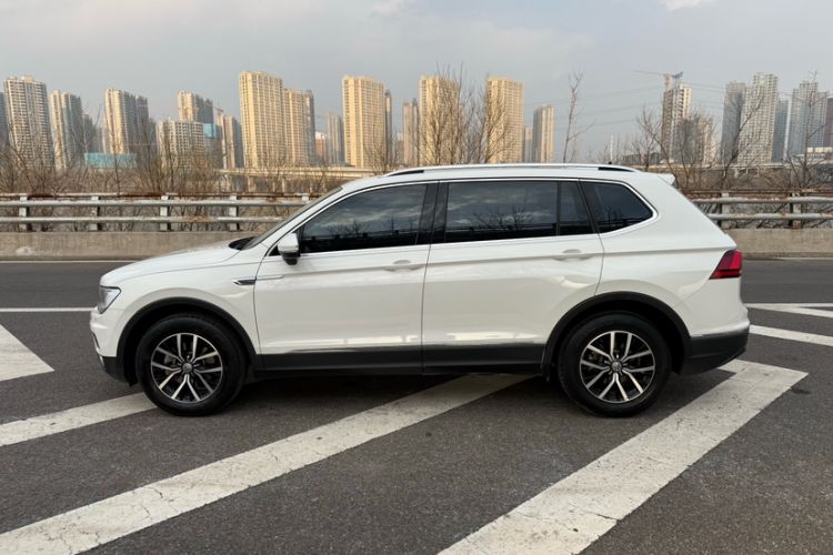 Used Volkswagen Tiguan L 2018 330TSI Automatic Two-Wheel Drive Luxury Edition Exterior 6