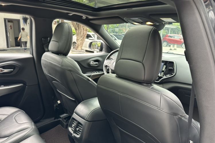 Used Jeep Cherokee 2021 2.0T Four-Wheel Drive 80th Anniversary Edition
