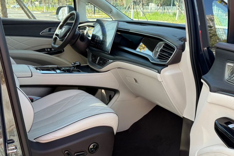 Used Denza D9 2024 DM-i 980 Four-Wheel Drive Flagship Model