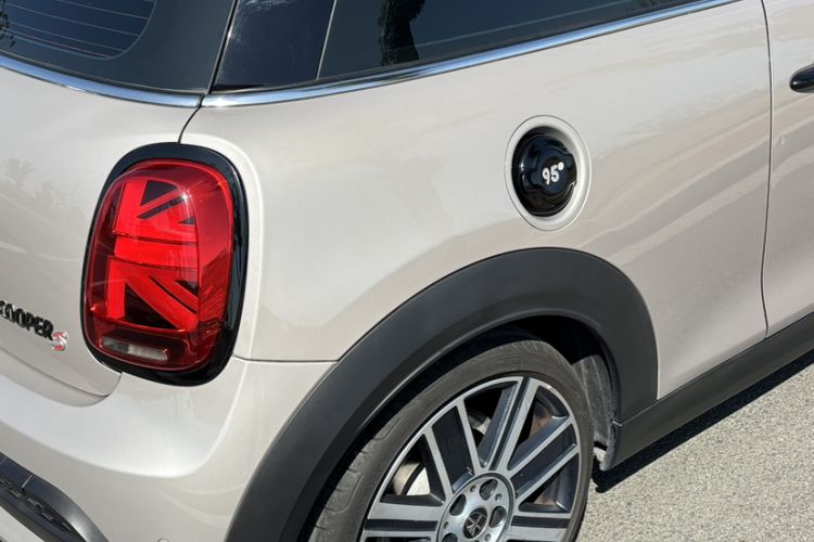 Used MINI MINI 2023 Updated 2.0T COOPER S Artist