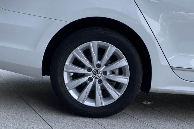 Used Volkswagen Sagitar 2015 1.6L Manual Comfort Model Exterior 4