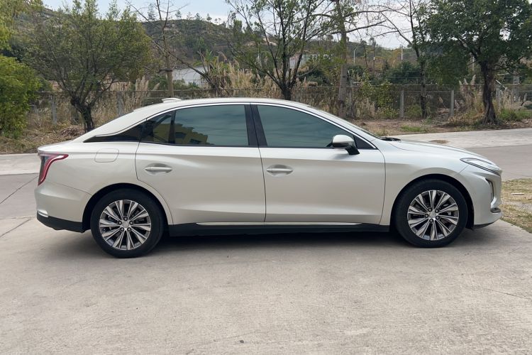 Used Hongqi E-QM5 2022 431 km Charge & Enjoy Edition