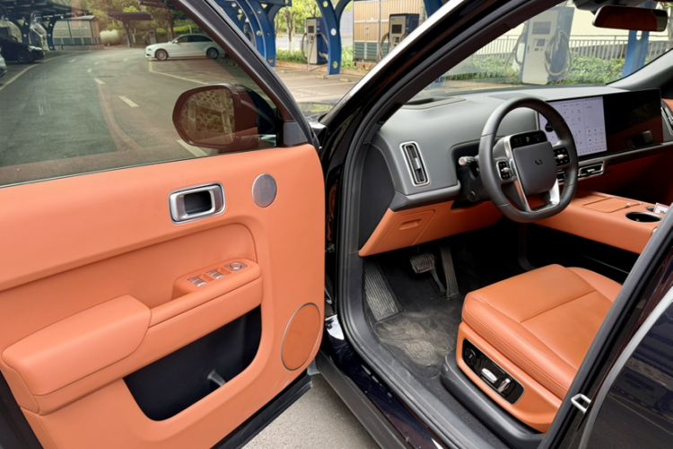 Used Li Auto L8 2024 Pro Model
