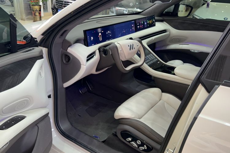 Used IM LS7 2023 100kWh Lux Rear-Drive Version