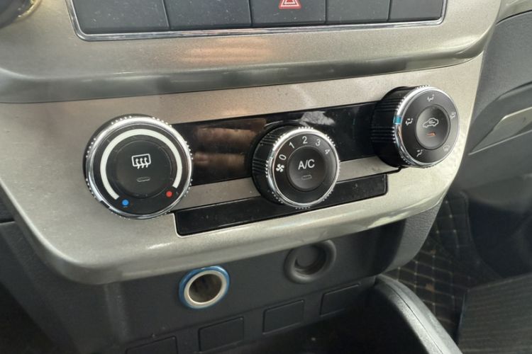 Used Geely Auto GX7 2015 Classic Edition 1.8L Manual Elite Model China V Standard Interior 3